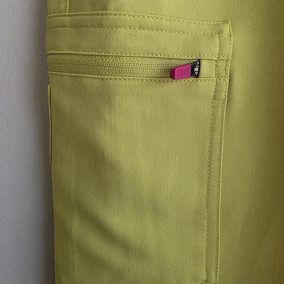 NWT FIGS Moss Green Scrub Set • Catarina Top • Petite High Waisted Yola Pants • - Picture 10 of 16